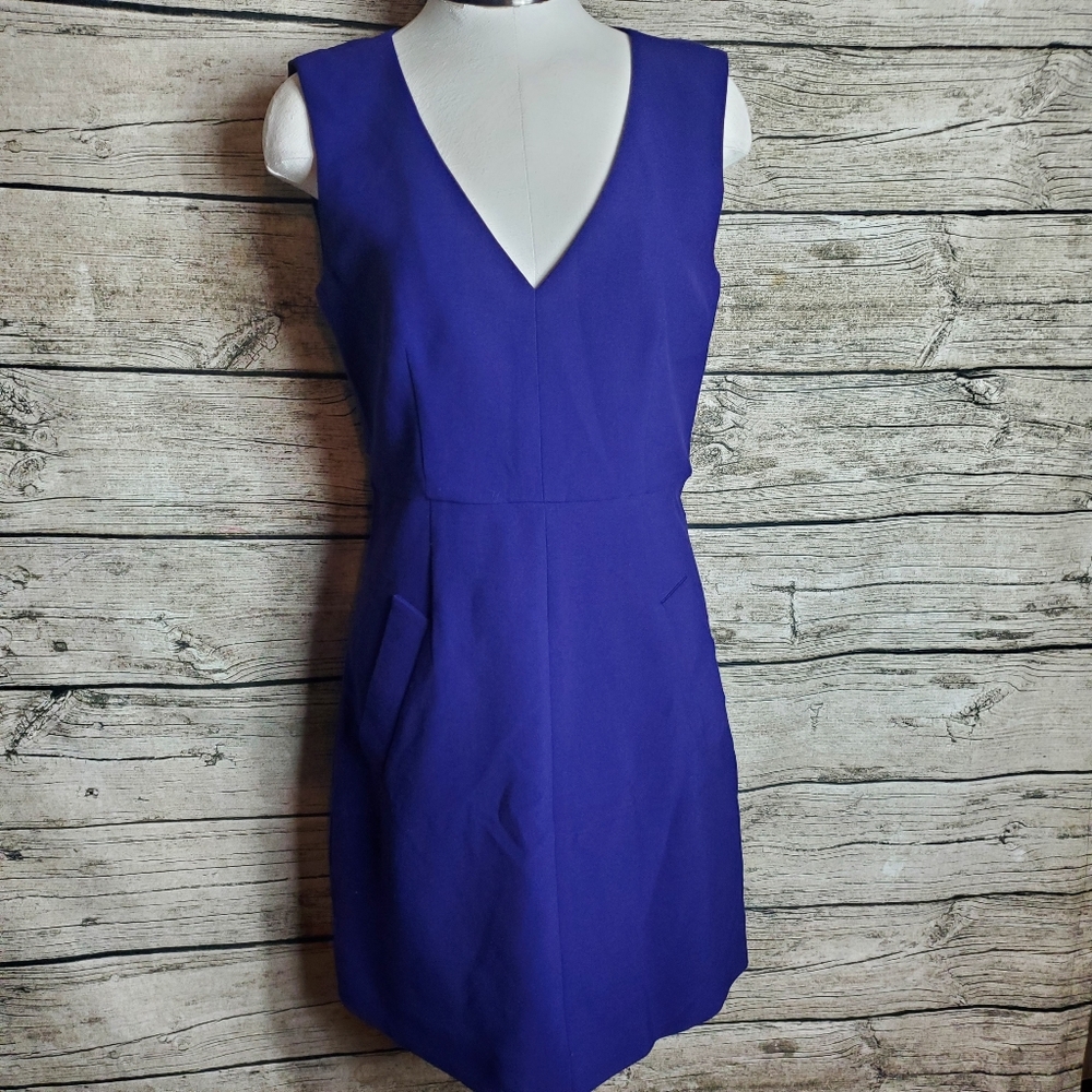 Diane Von Furstenberg Pretty purple color dress size 6.Pit to pit approx: 17 i